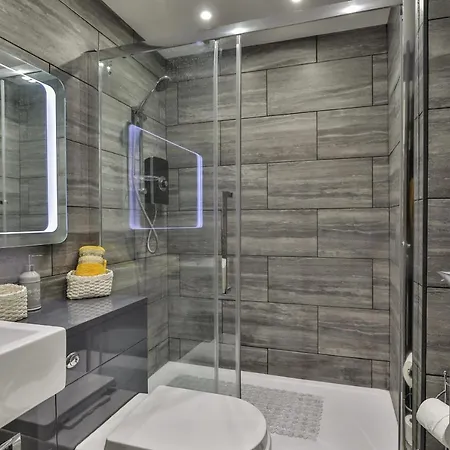 The - Ground Floor - Luxury For Up To 4 Guests Near Open Air Theatre And North Bay