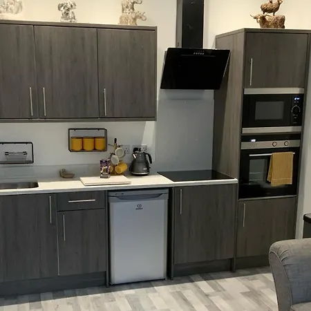 The - Ground Floor - Luxury For Up To 4 Guests Near Open Air Theatre And North Bay *