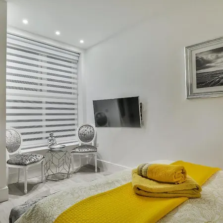 Διαμέρισμα The - Ground Floor - Luxury For Up To 4 Guests Near Open Air Theatre And North Bay Σκάρμπορο