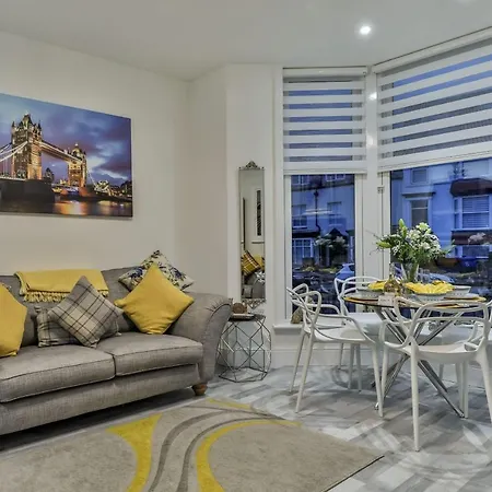 The - Ground Floor - Luxury For Up To 4 Guests Near Open Air Theatre And North Bay Apartment Scarborough