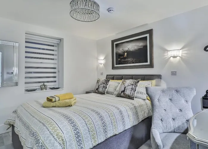 The - Ground Floor - Luxury For Up To 4 Guests Near Open Air Theatre And North Bay * Σκάρμπορο