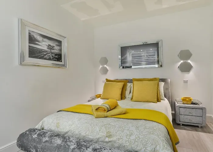 The - Ground Floor - Luxury For Up To 4 Guests Near Open Air Theatre And North Bay