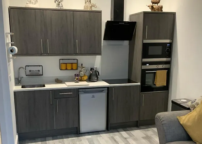 The - Ground Floor - Luxury For Up To 4 Guests Near Open Air Theatre And North Bay *